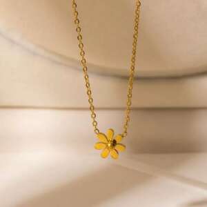 Dainty Golden Daisy Flower Necklace – Minimalist Polished Floral Pendant with Fine Link Chain